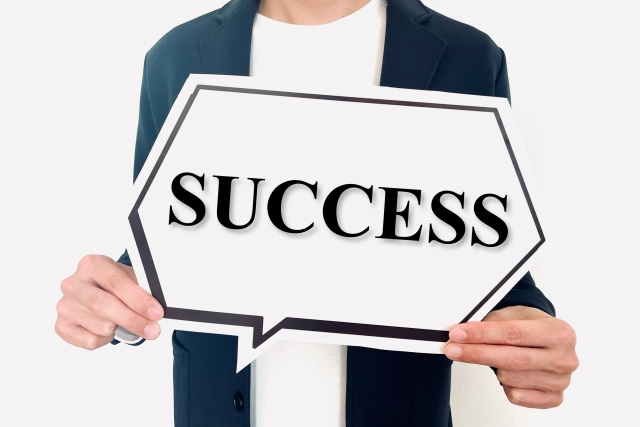 successと書かれた吹き出し サラリーマン