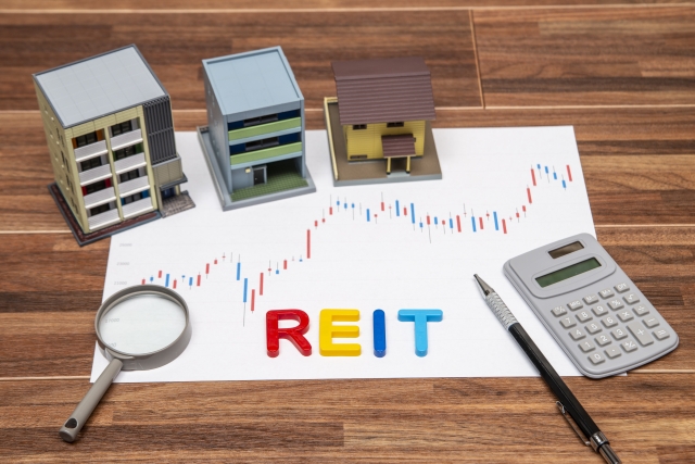 REIT 3軒の家の模型 株式チャート